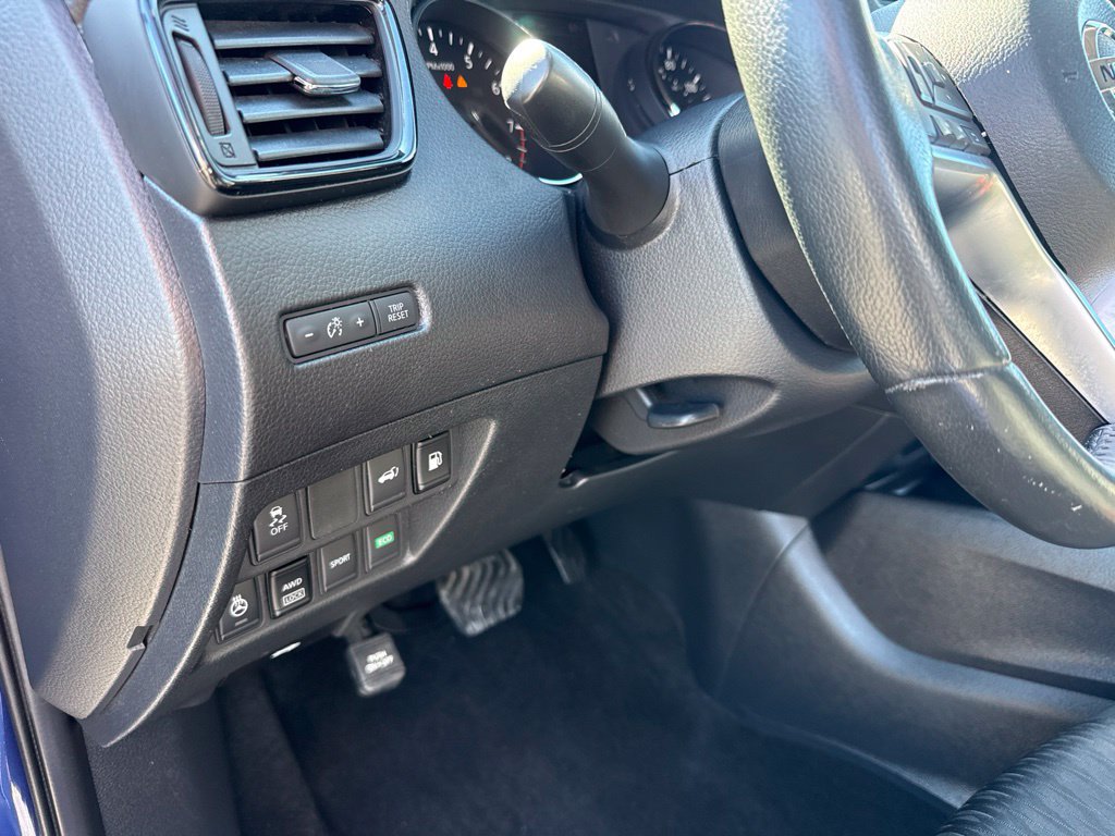 Used 2018 Nissan Rogue SV w/ Premium Package AWD/4WD image 15