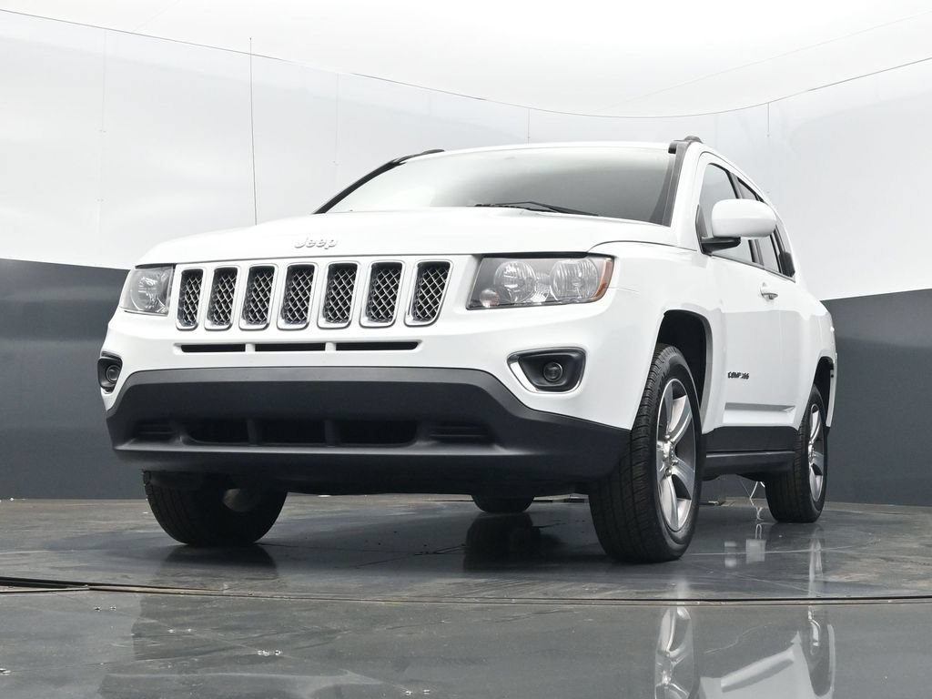 Used 2017 Jeep Compass High Altitude FWD image 11