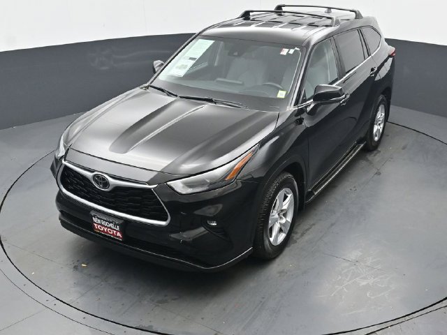 Used 2023 Toyota Highlander LE AWD/4WD image 37