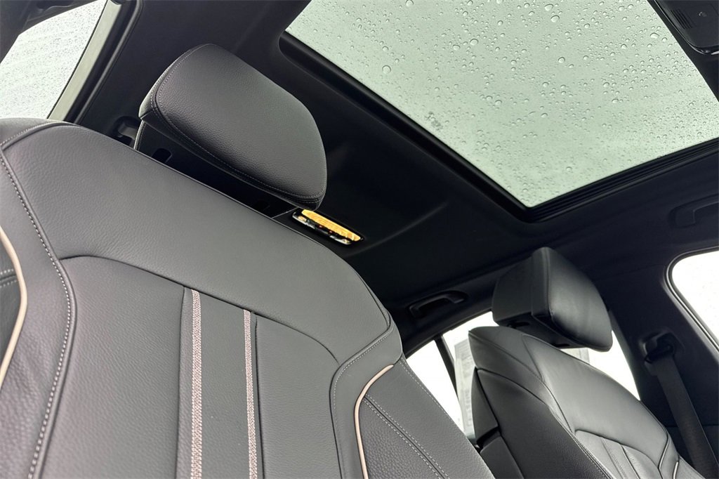 Used 2023 BMW M550i xDrive image 19