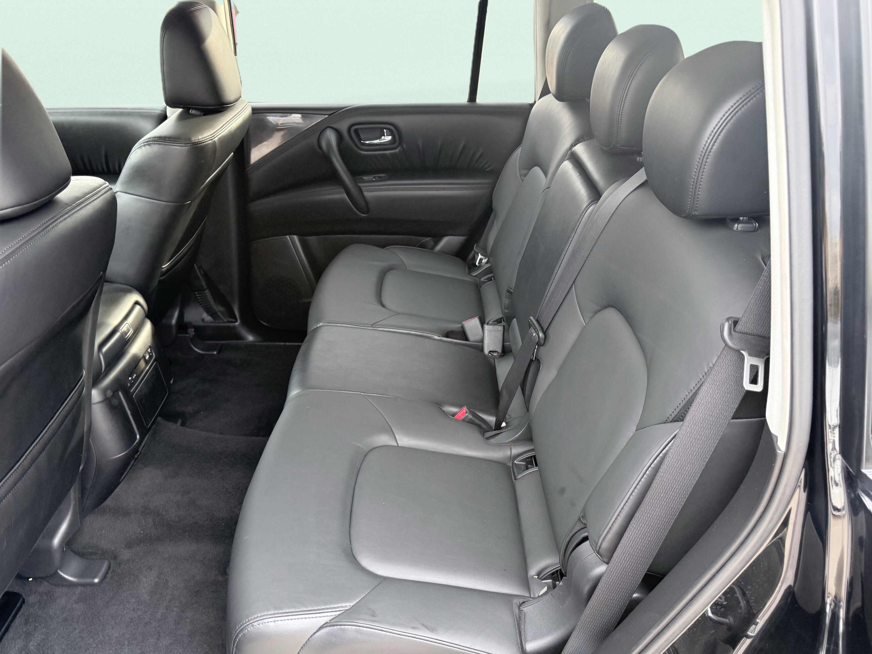 Used 2021 Nissan Armada SV w/ SV Appearance Package image 33