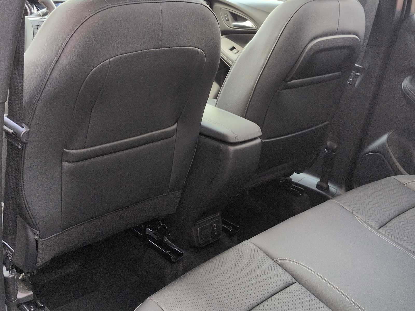 Used 2022 Buick Encore GX Essence w/ Experience Buick Package AWD/4WD image 19