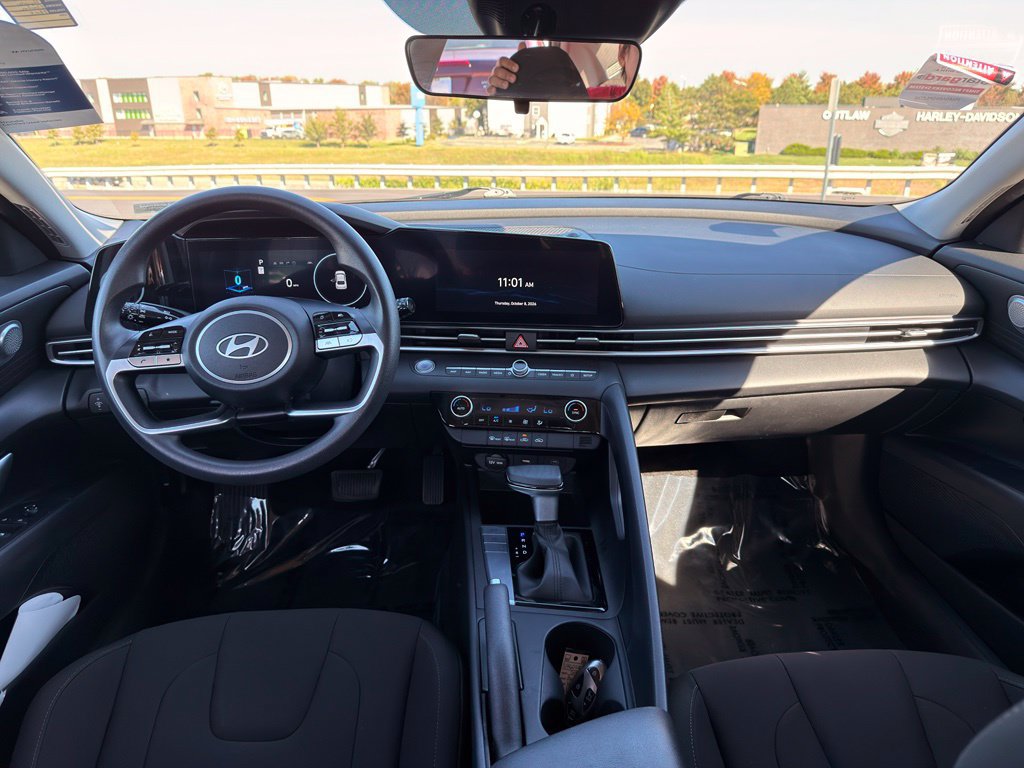 Used 2024 Hyundai Elantra SEL FWD image 3