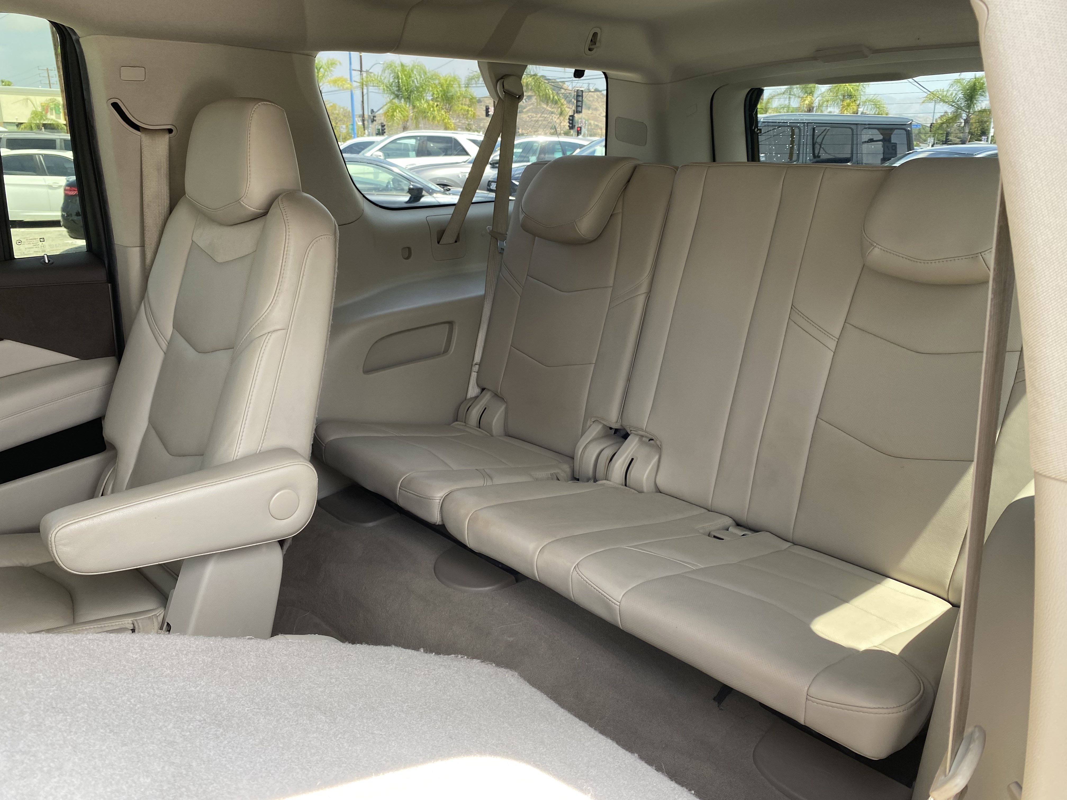 Used 2017 Cadillac Escalade ESV Premium Luxury RWD image 16