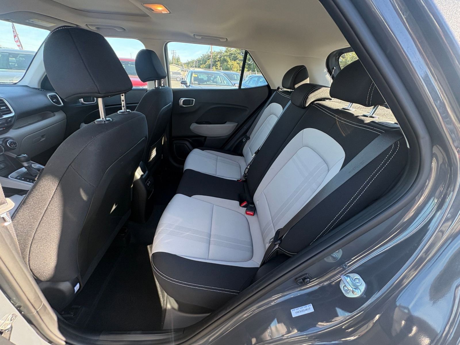 Used 2025 Hyundai Venue SEL image 24