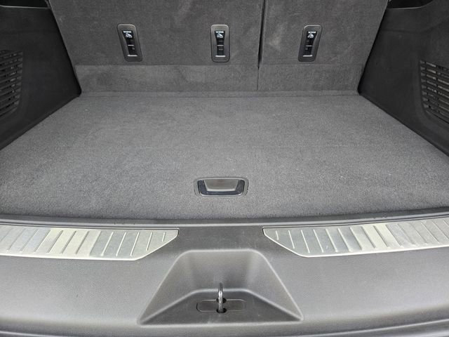 Used 2025 Chevrolet Suburban Premier image 32