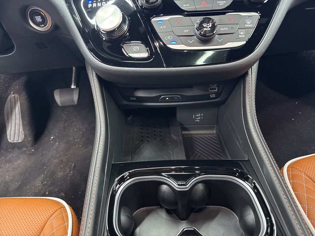 New 2026 Chrysler Pacifica Pinnacle image 28