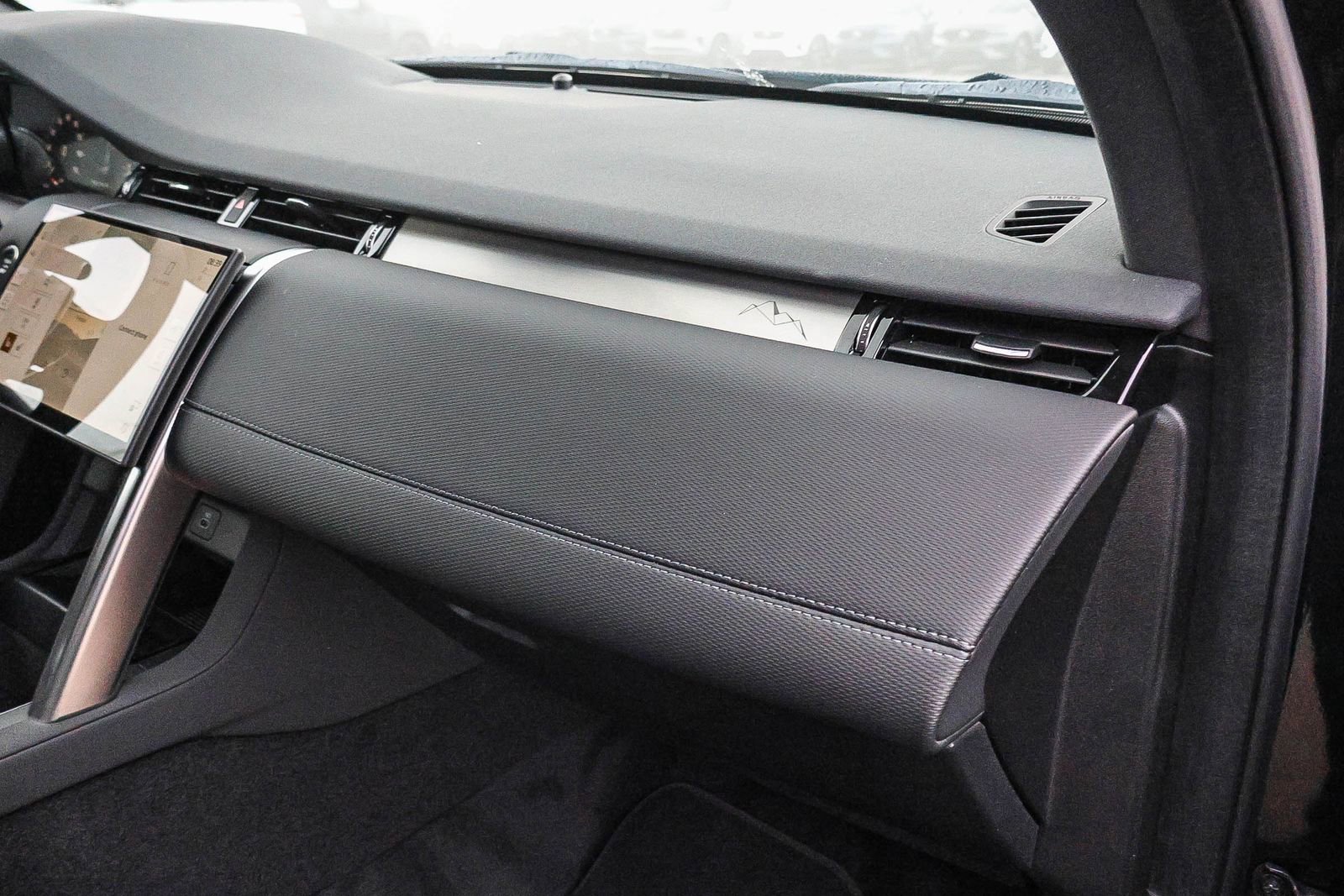 New 2026 Land Rover Discovery Sport Landmark image 18