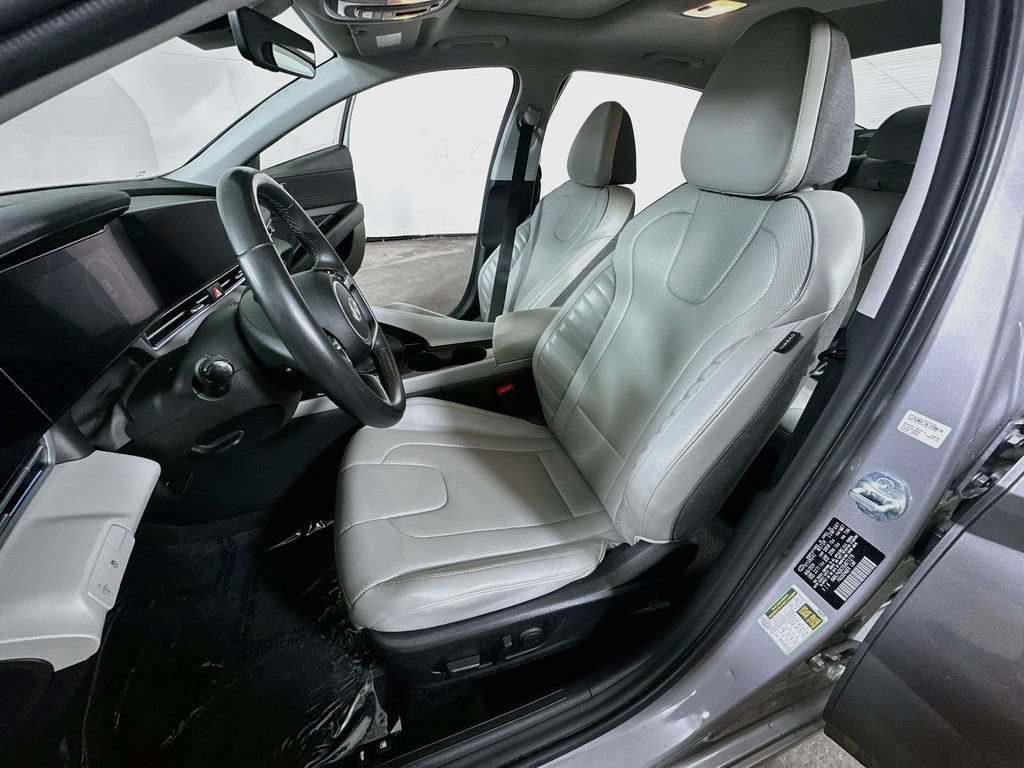 Used 2025 Hyundai Elantra Limited FWD image 17