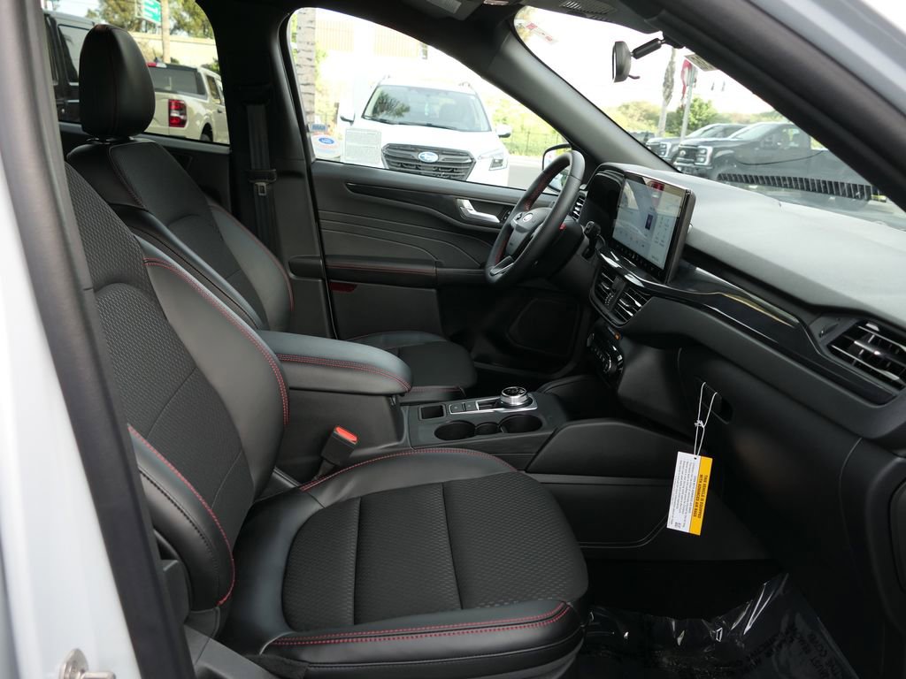 Used 2025 Ford Escape ST-Line w/ Equipment Group 301A image 28