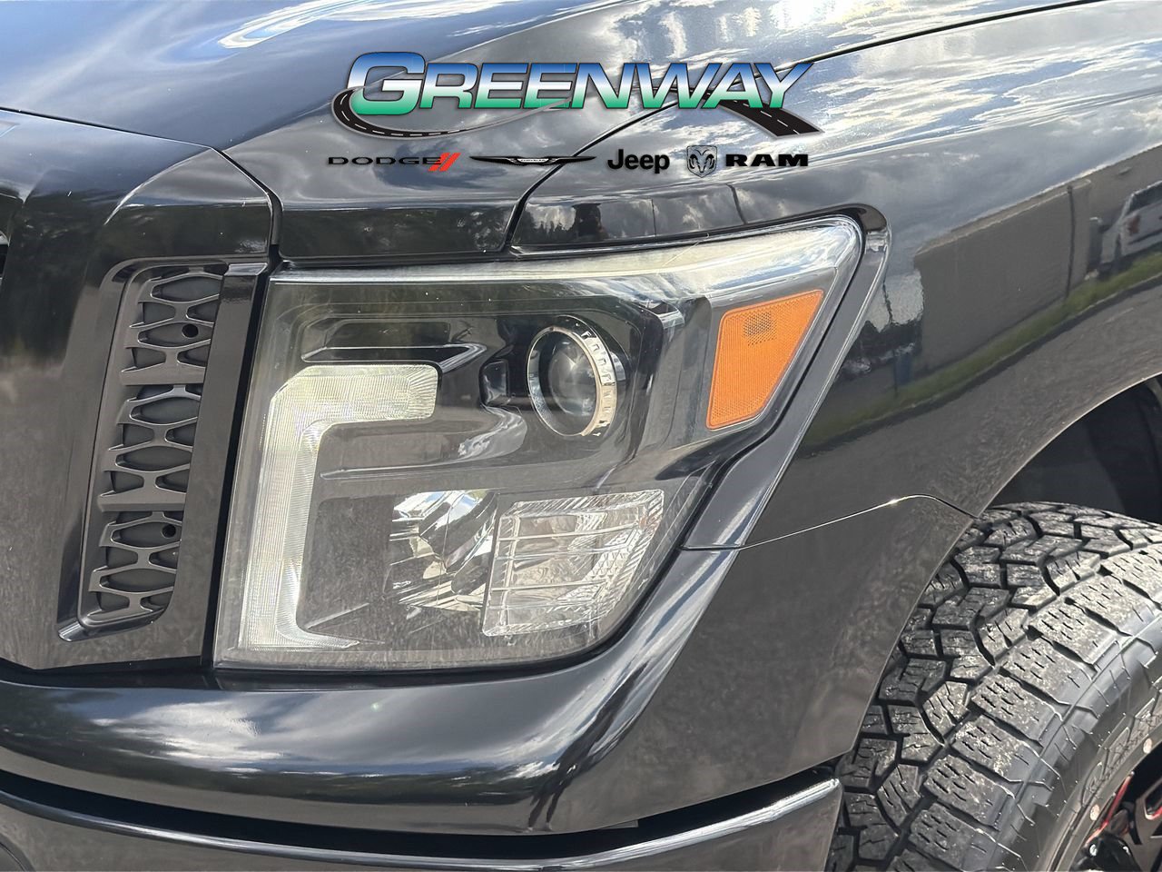 Used 2019 Nissan Titan SV w/ SV Convenience Package RWD image 6