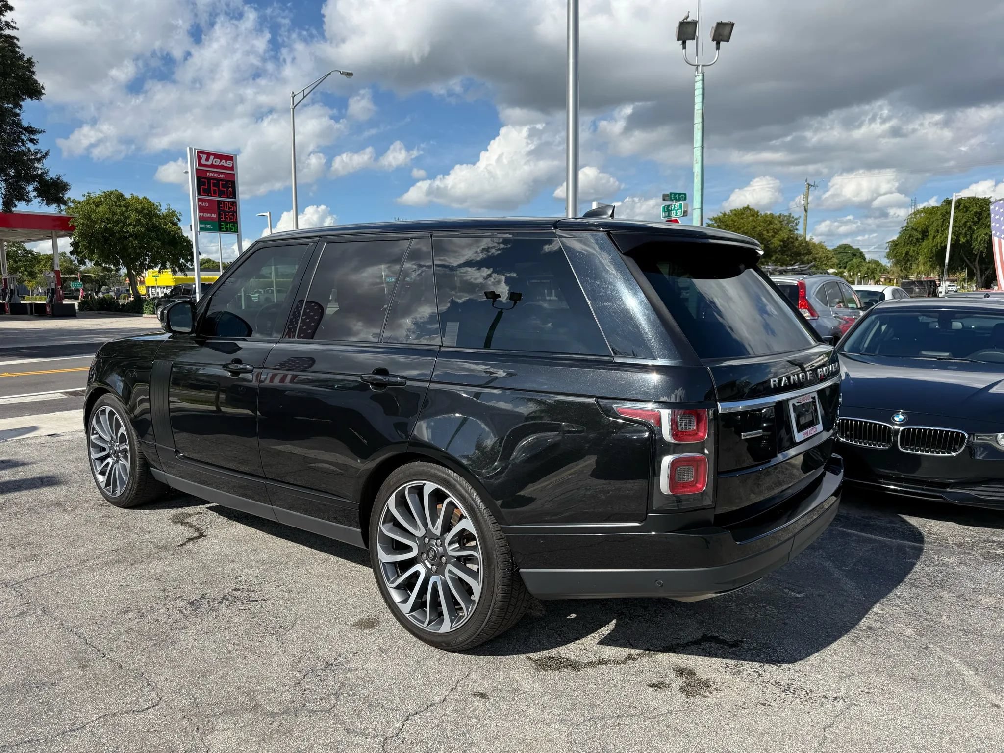 Used 2019 Land Rover Range Rover Supercharged AWD/4WD image 3