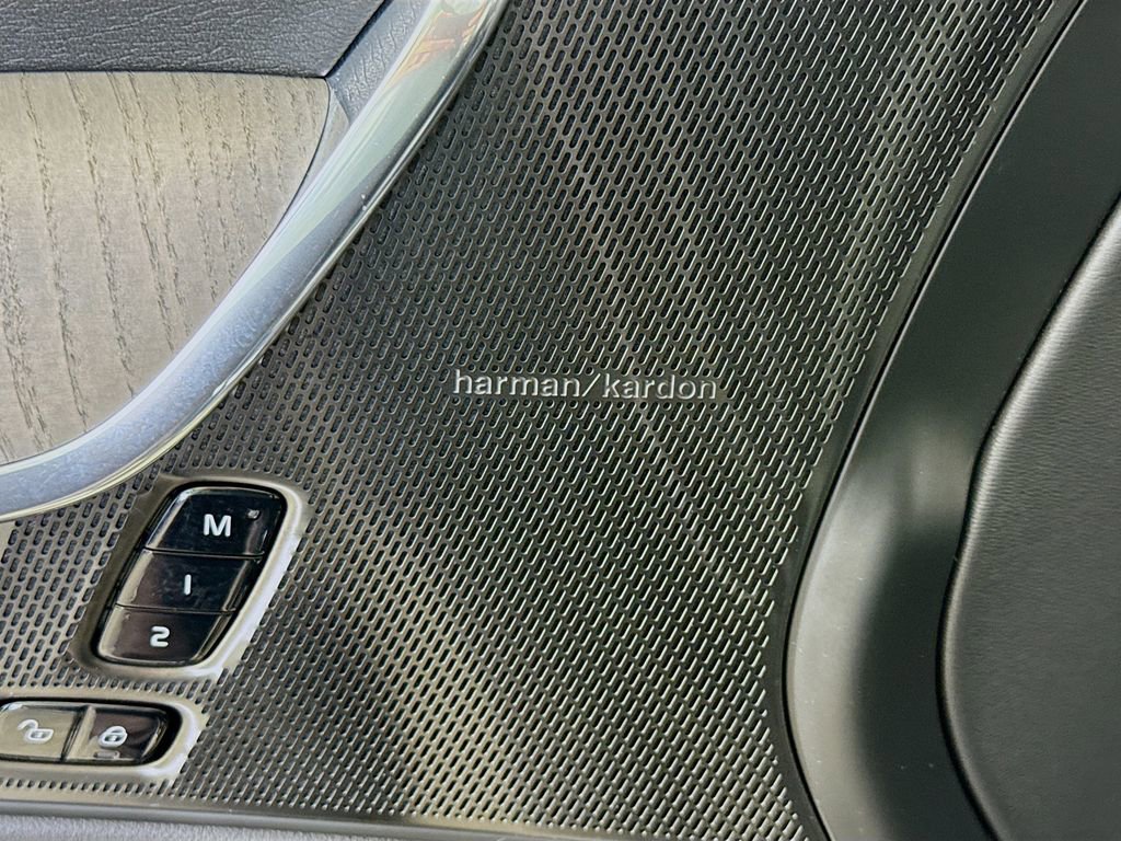 Certified 2025 Volvo S90 B6 Plus image 19