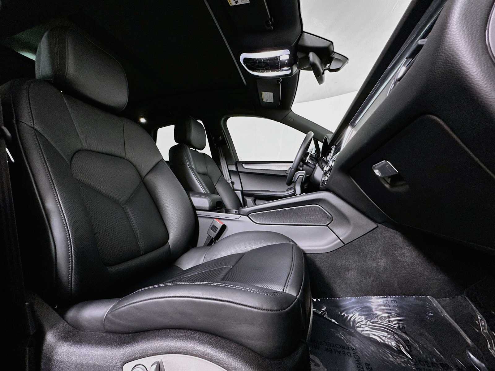 Certified 2026 Porsche Macan AWD/4WD image 29