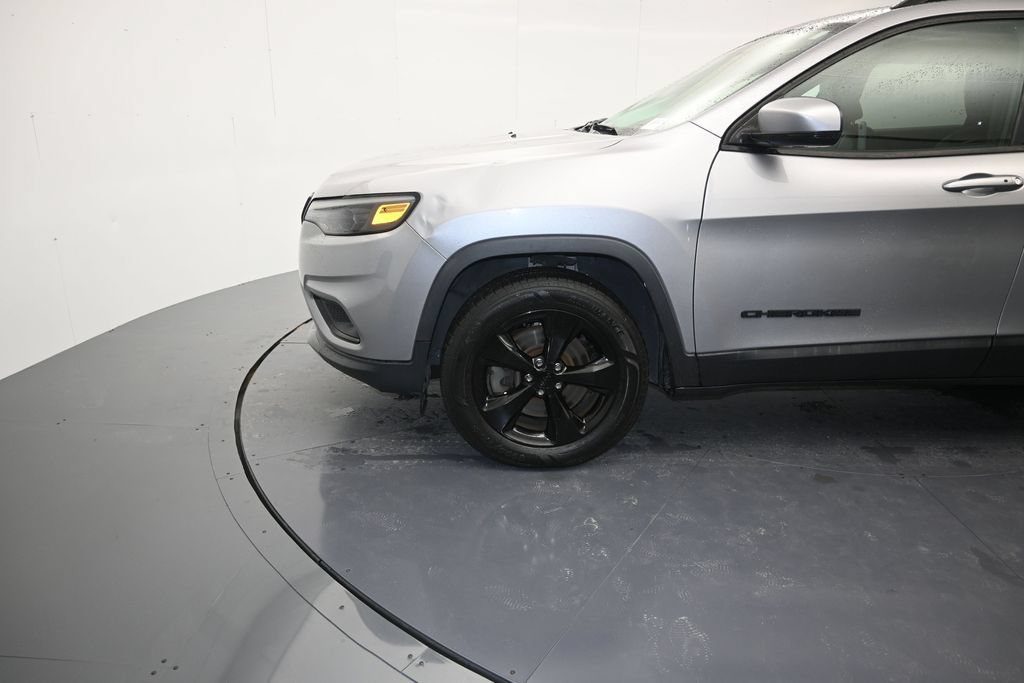 Used 2019 Jeep Cherokee Latitude Plus AWD/4WD image 9