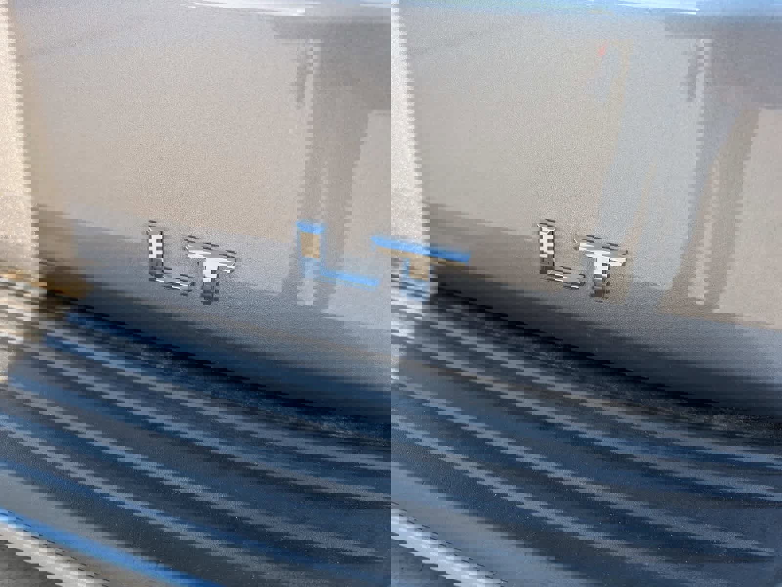 Used 2022 Chevrolet Suburban LT image 8