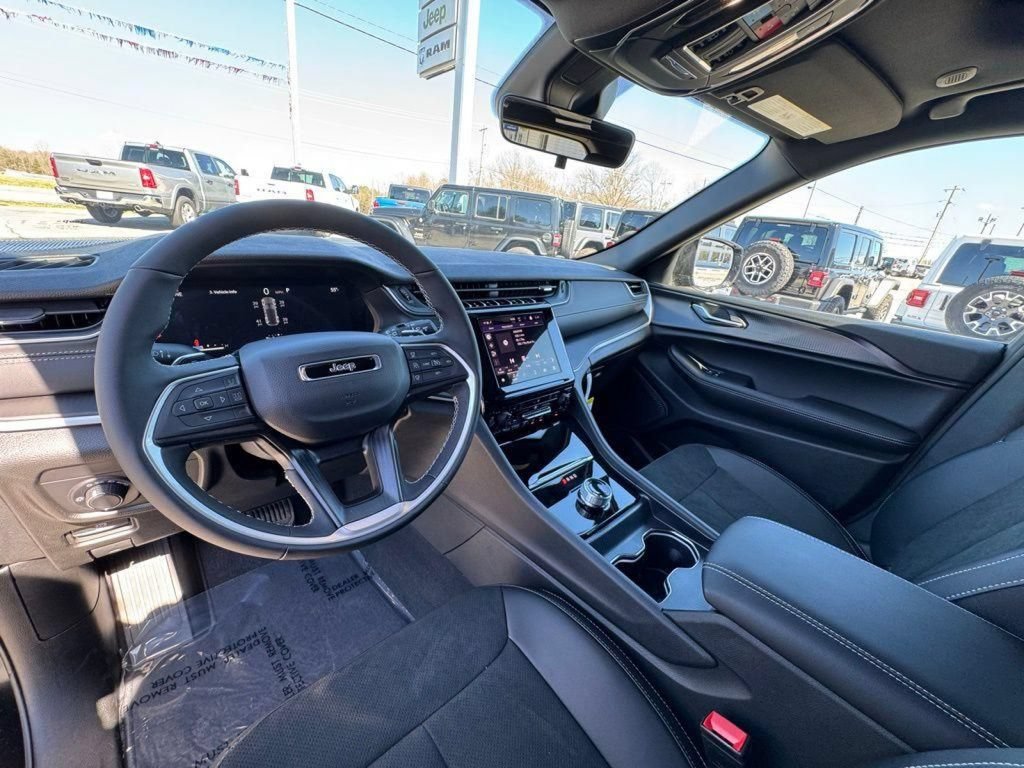 New 2025 Jeep Grand Cherokee Altitude AWD/4WD image 20