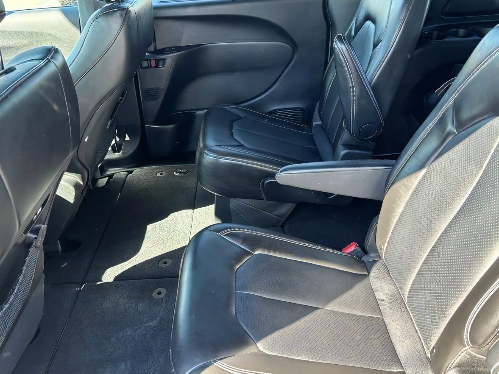 Used 2025 Chrysler Pacifica Select FWD image 26