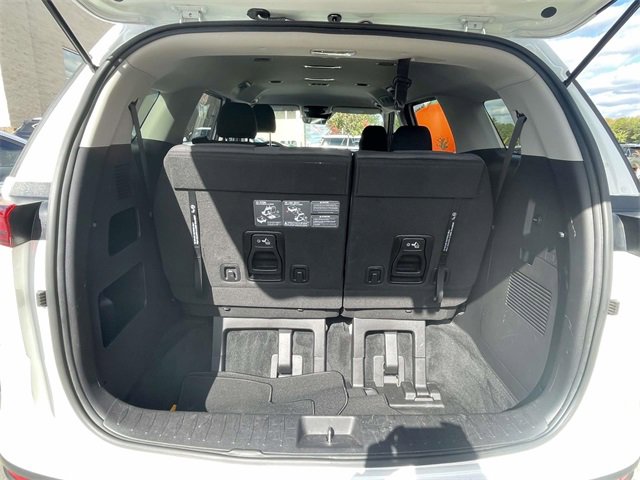 Used 2023 Kia Carnival LX image 8