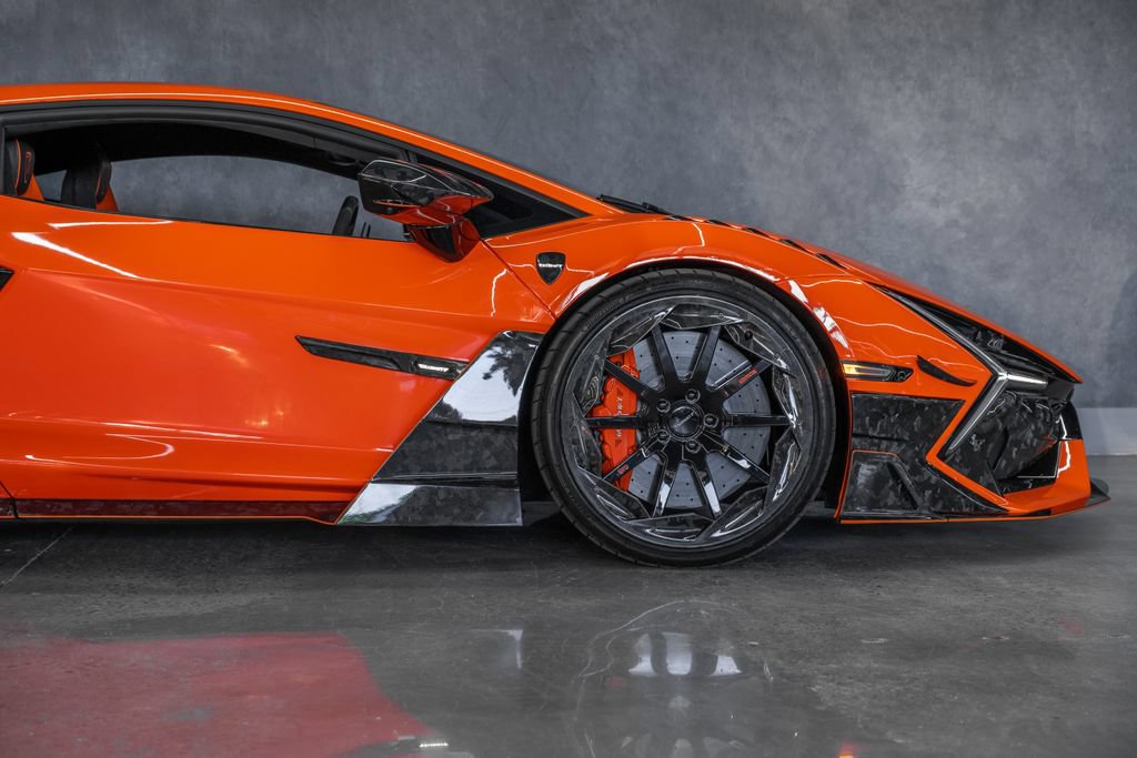 Used 2024 Lamborghini Revuelto AWD/4WD image 11