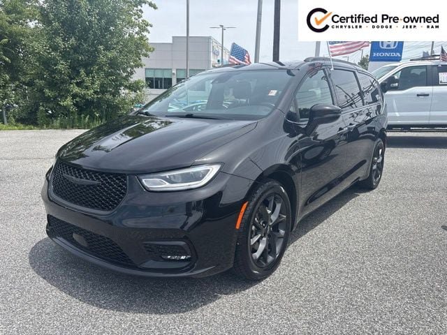 Used 2021 Chrysler Pacifica Touring w/ S Appearance Package FWD image 3