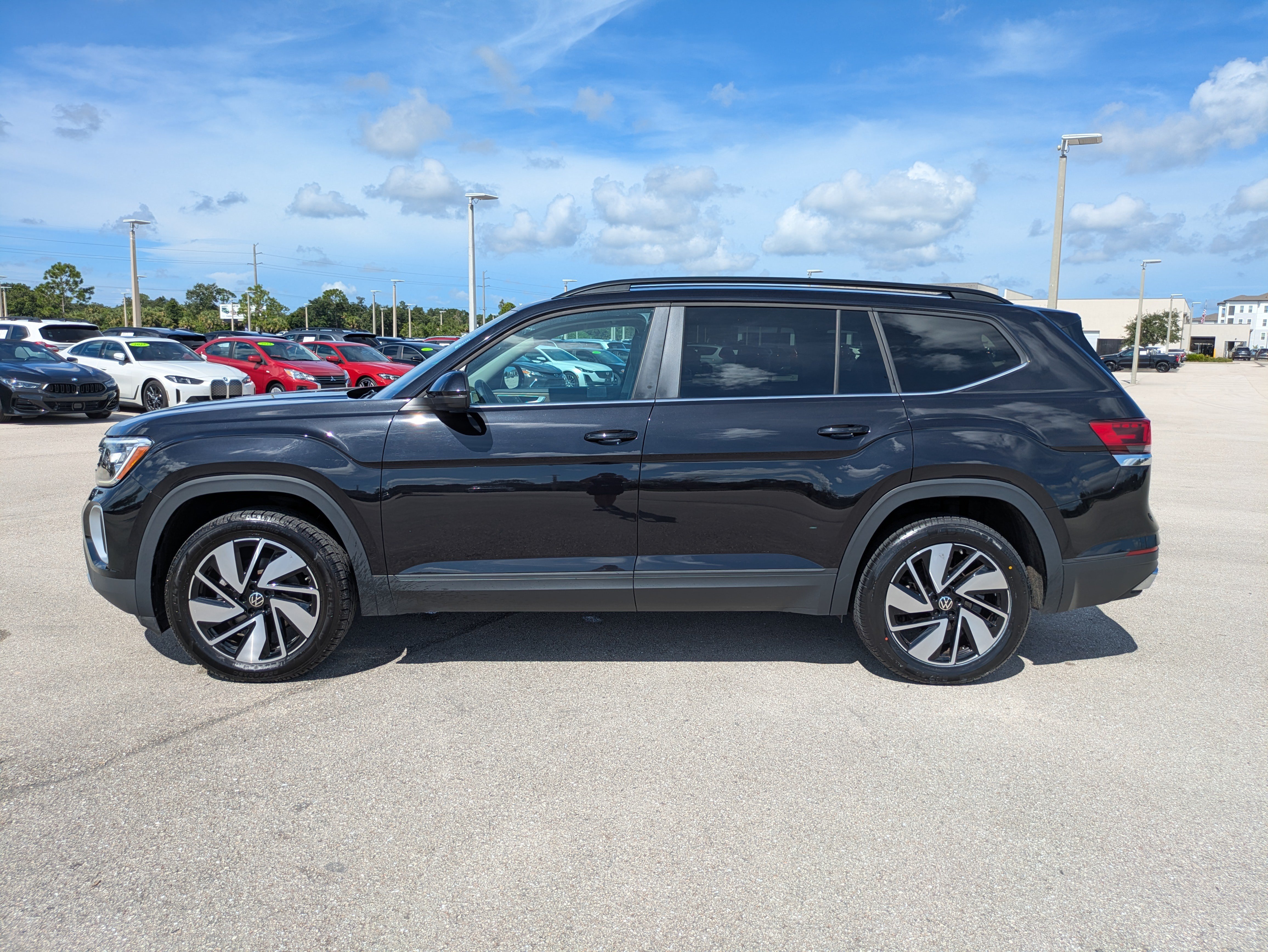 Used 2025 Volkswagen Atlas SE AWD/4WD image 7