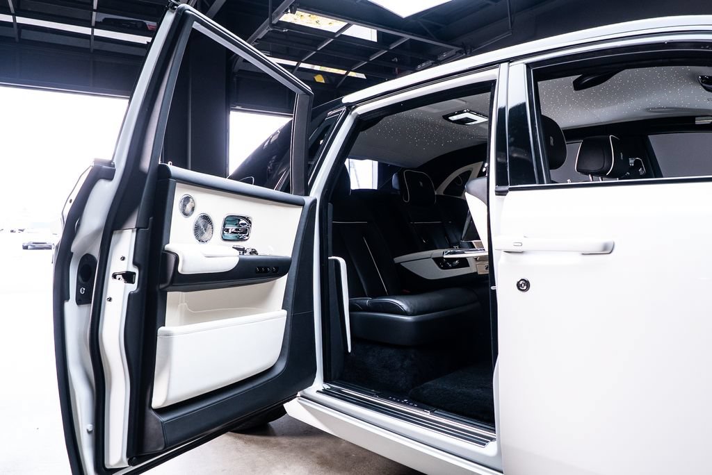 Used 2019 Rolls-Royce Phantom Sedan RWD image 58