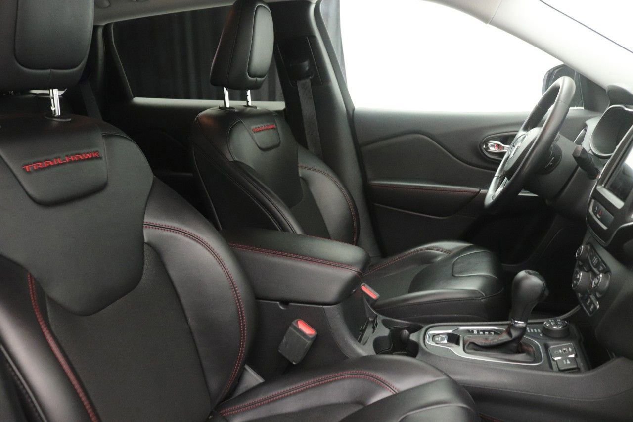 Used 2020 Jeep Cherokee Trailhawk w/ Cold Weather Group image 29
