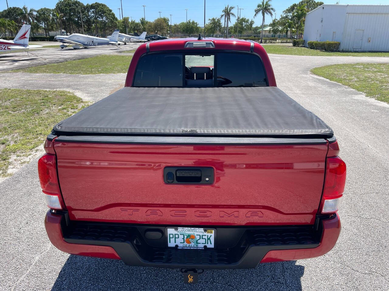 Used 2017 Toyota Tacoma SR RWD image 13