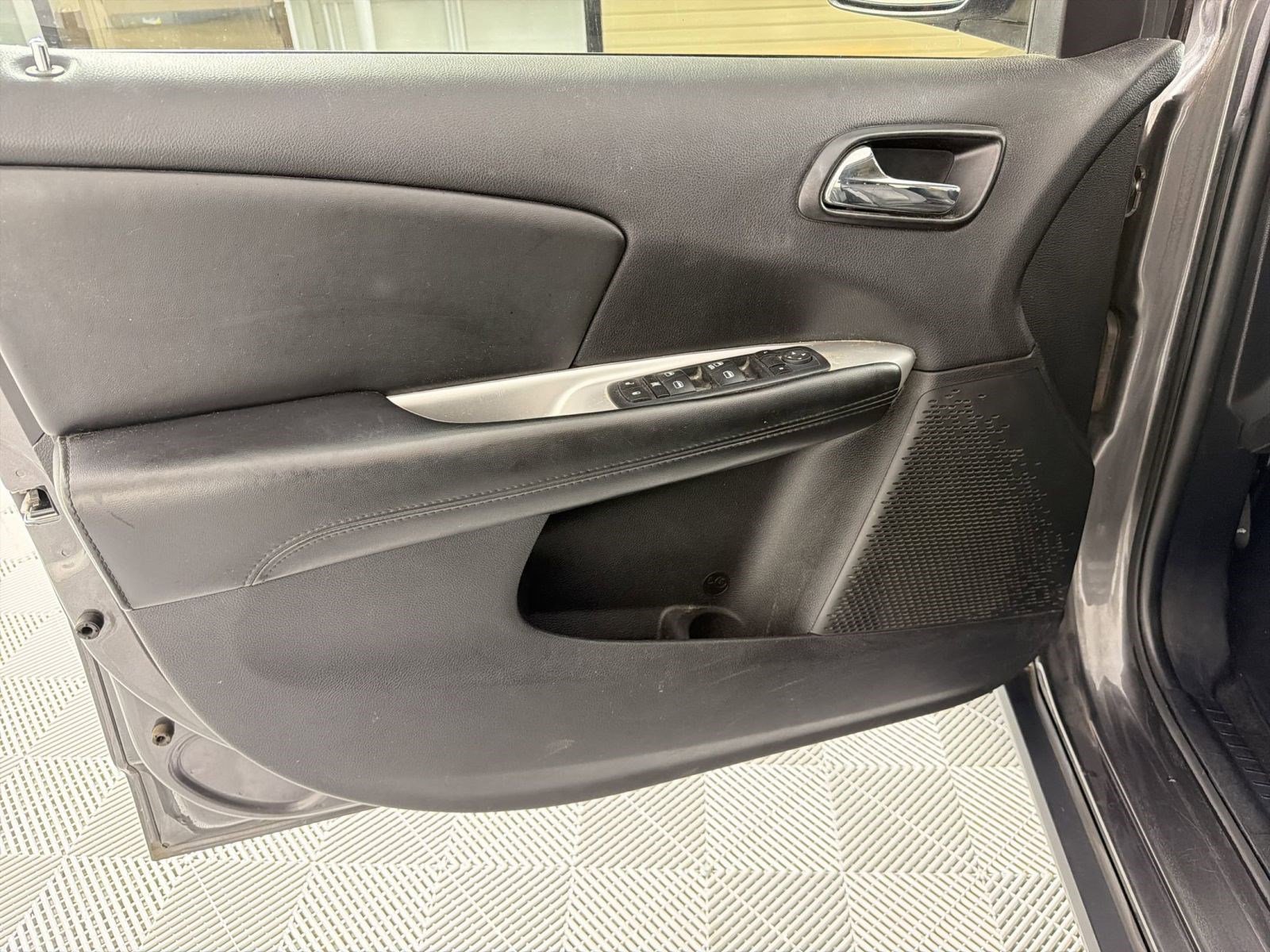 Used 2017 Dodge Journey SXT w/ Chrome Appearance Group FWD image 20