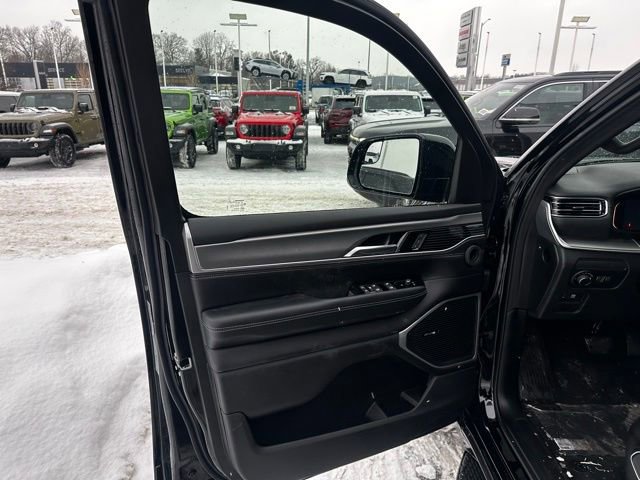 New 2026 Jeep Grand Wagoneer Limited w/ 8-Passenger Seating Package image 17