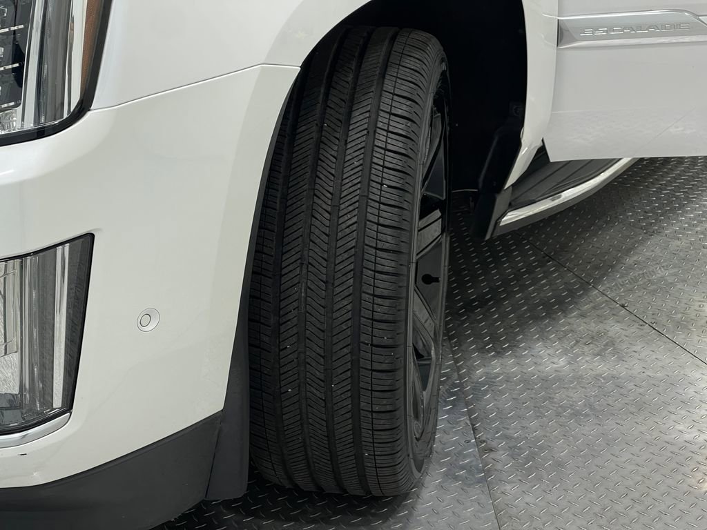 Used 2017 Cadillac Escalade ESV Luxury image 40