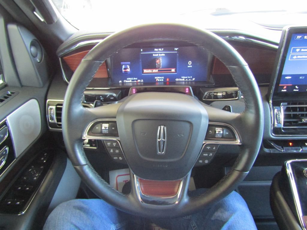 Used 2023 Lincoln Navigator Reserve AWD/4WD image 29