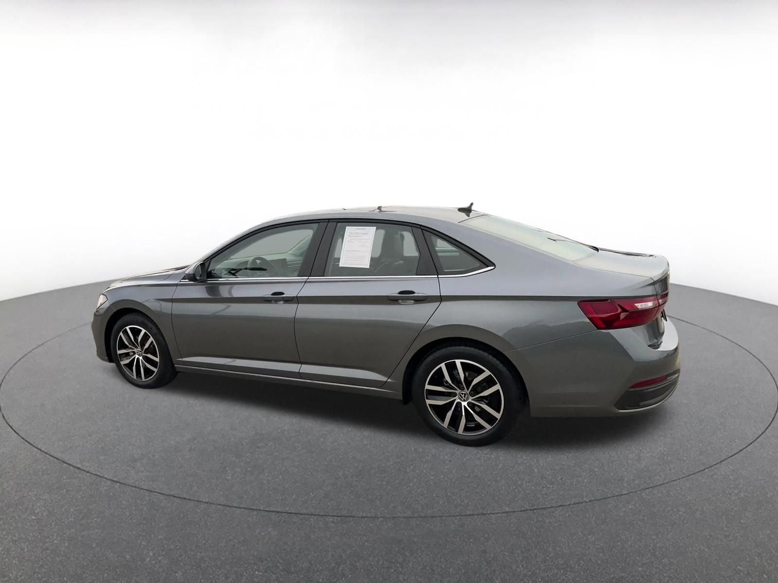 Used 2025 Volkswagen Jetta SE image 10