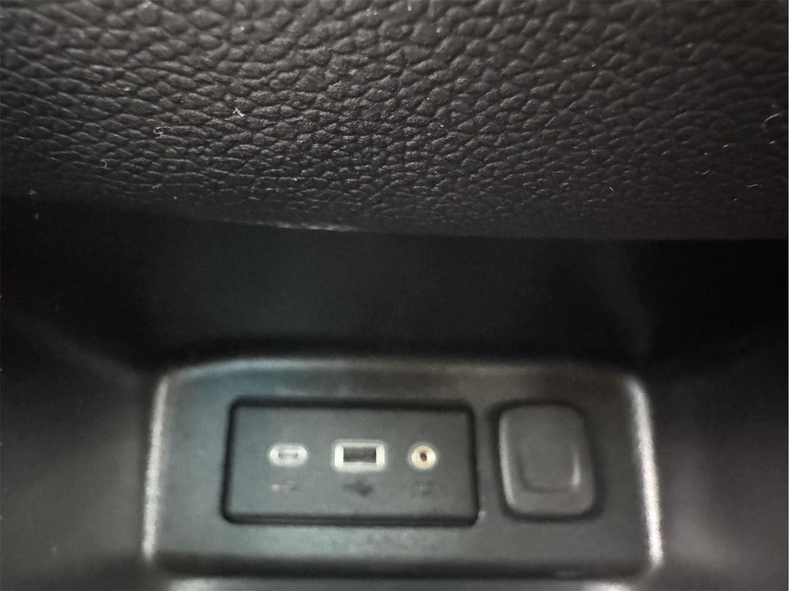 Used 2023 Chevrolet Equinox LT AWD/4WD image 23