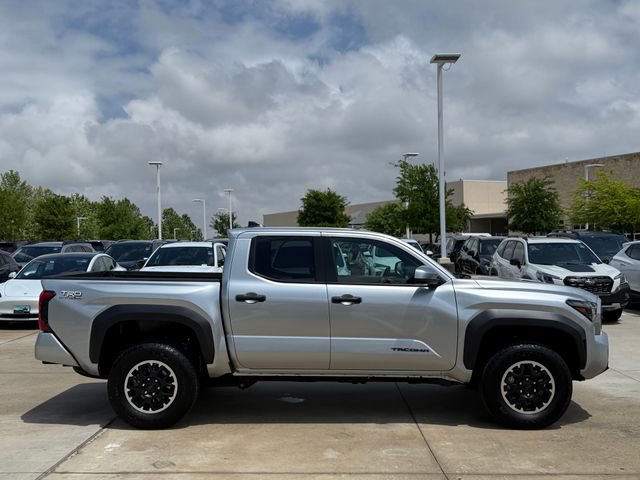 Used 2025 Toyota Tacoma TRD Off-Road AWD/4WD image 5