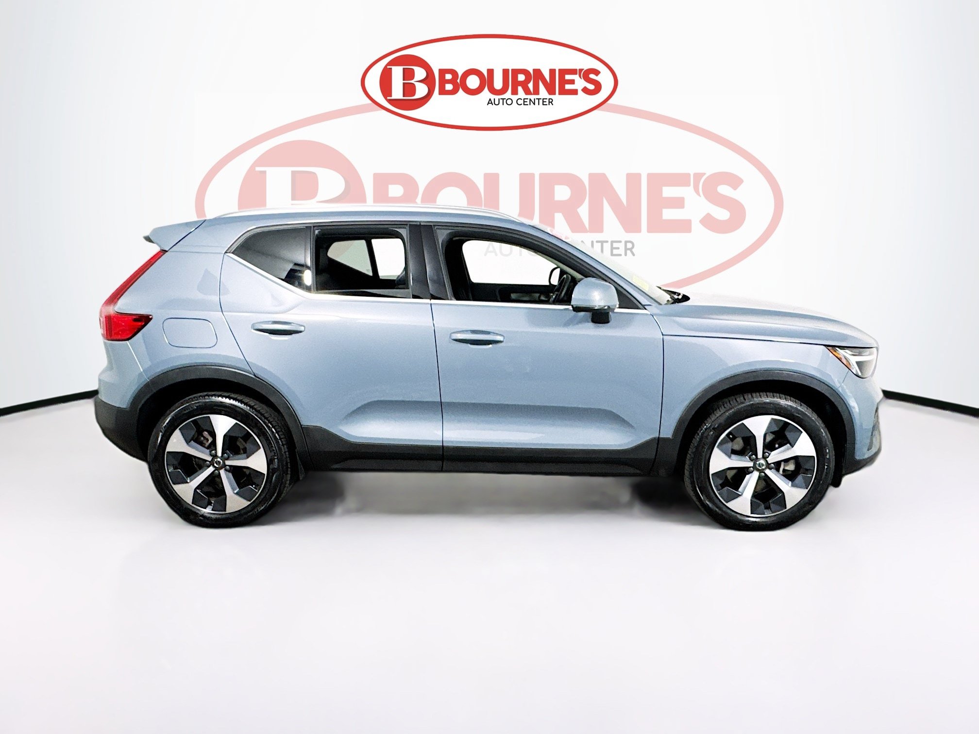 Used 2023 Volvo XC40 B5 Plus w/ Protection Package Premier AWD/4WD image 12