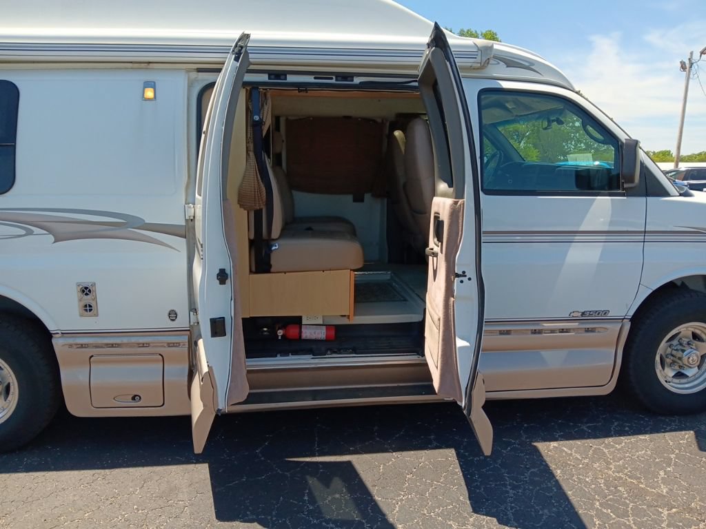 Used 2004 Chevrolet Express 3500 Extended RWD image 5