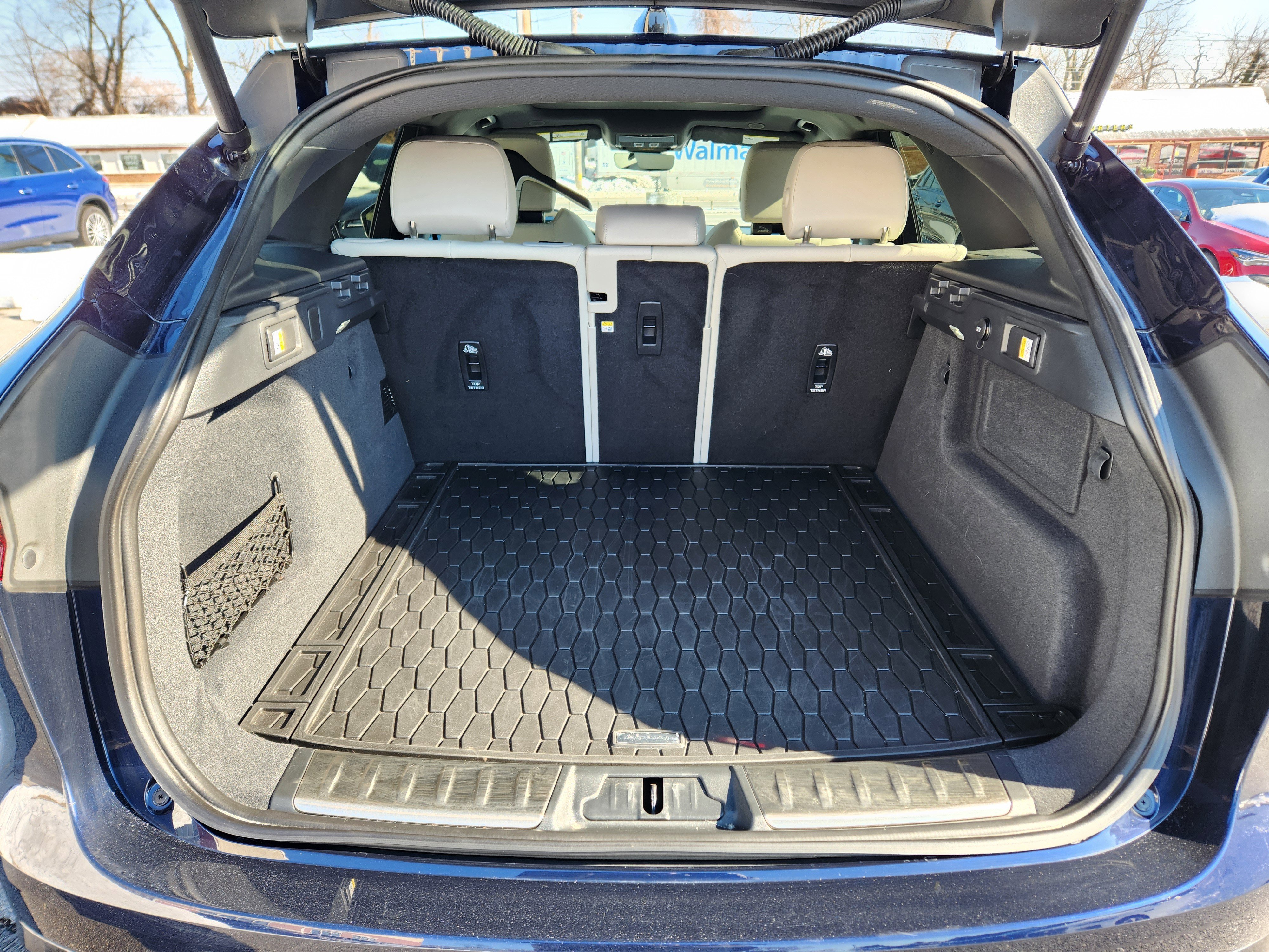 Certified 2025 Jaguar F-PACE R-Dynamic S image 8