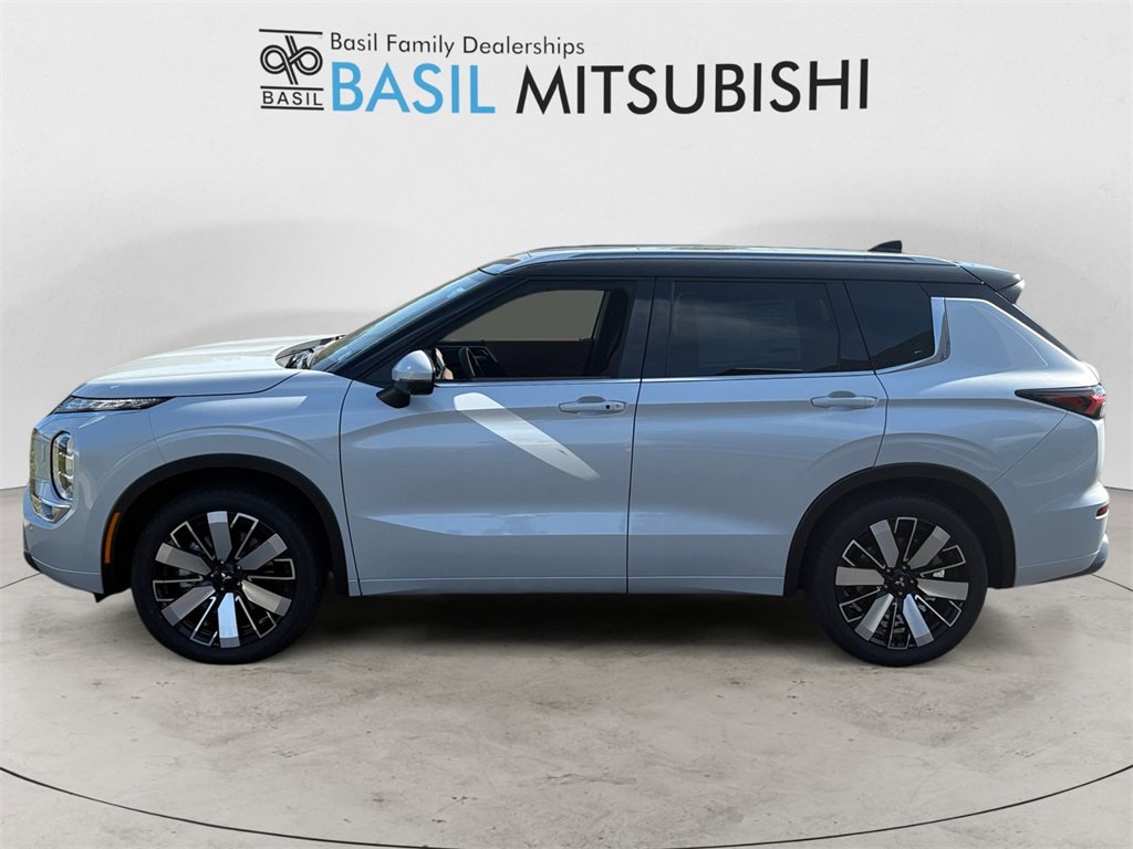 New 2025 Mitsubishi Outlander SEL image 2