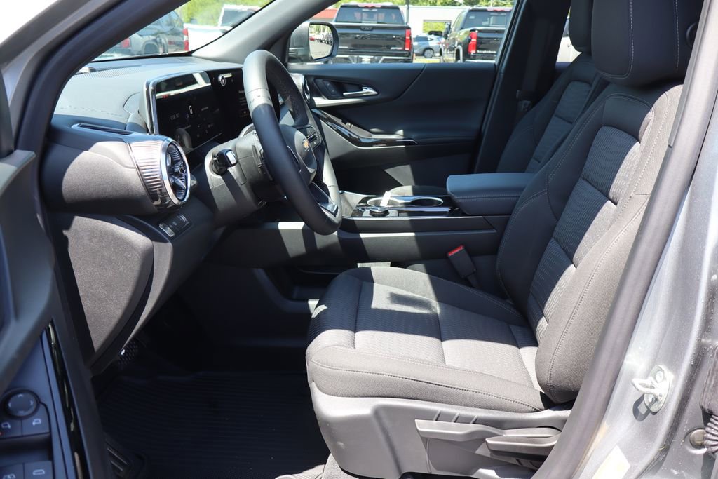 New 2026 Chevrolet Equinox LT w/ Safety and Technology Package FWD image 5