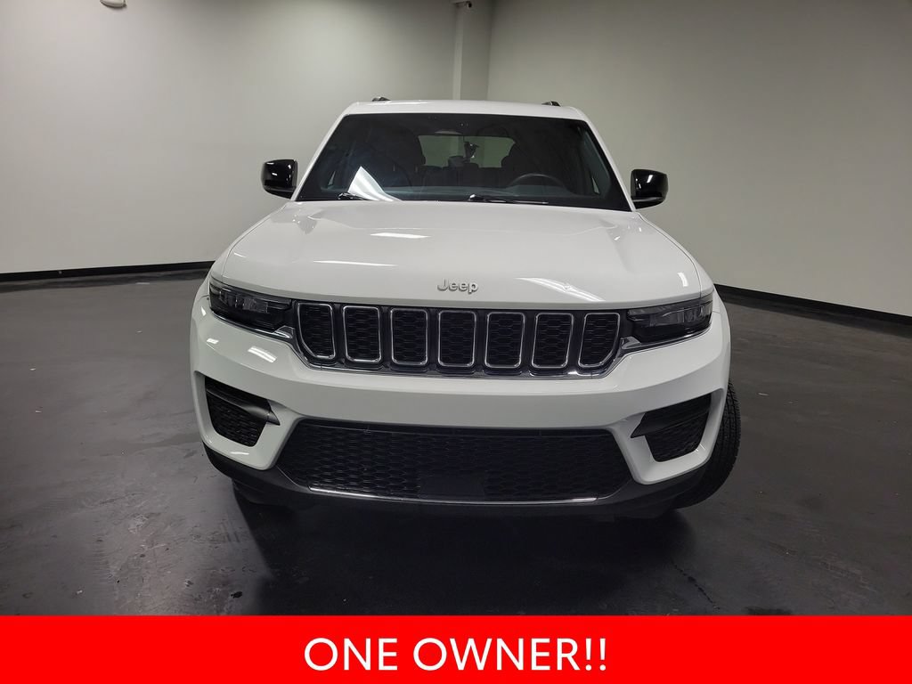 Used 2024 Jeep Grand Cherokee Laredo w/ Luxury Tech Group I AWD/4WD image 3