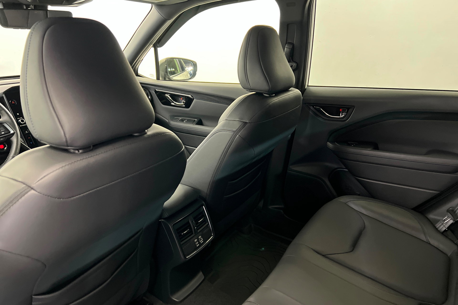 Used 2025 Subaru Forester Limited image 15