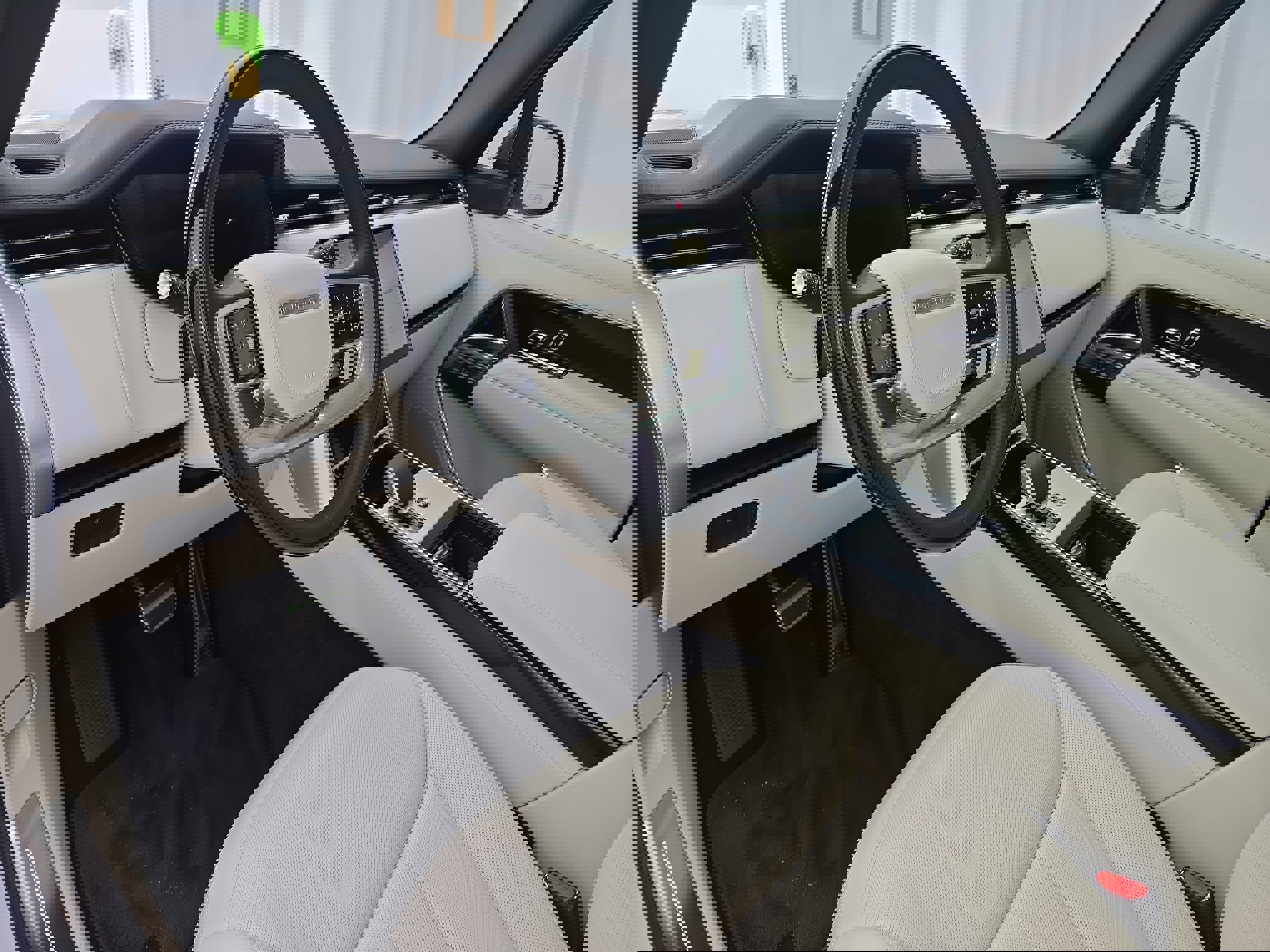 Used 2025 Land Rover Range Rover SE image 16