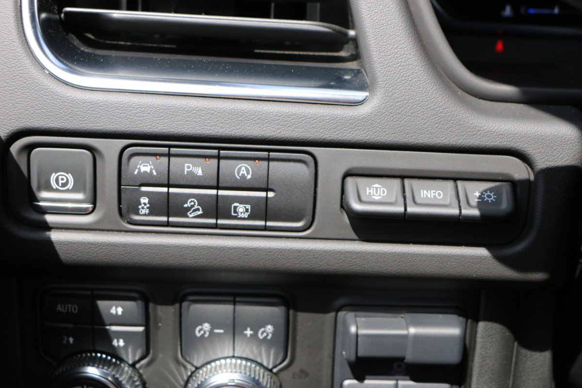 Used 2024 GMC Yukon AT4 w/ Technology Package AWD/4WD image 22