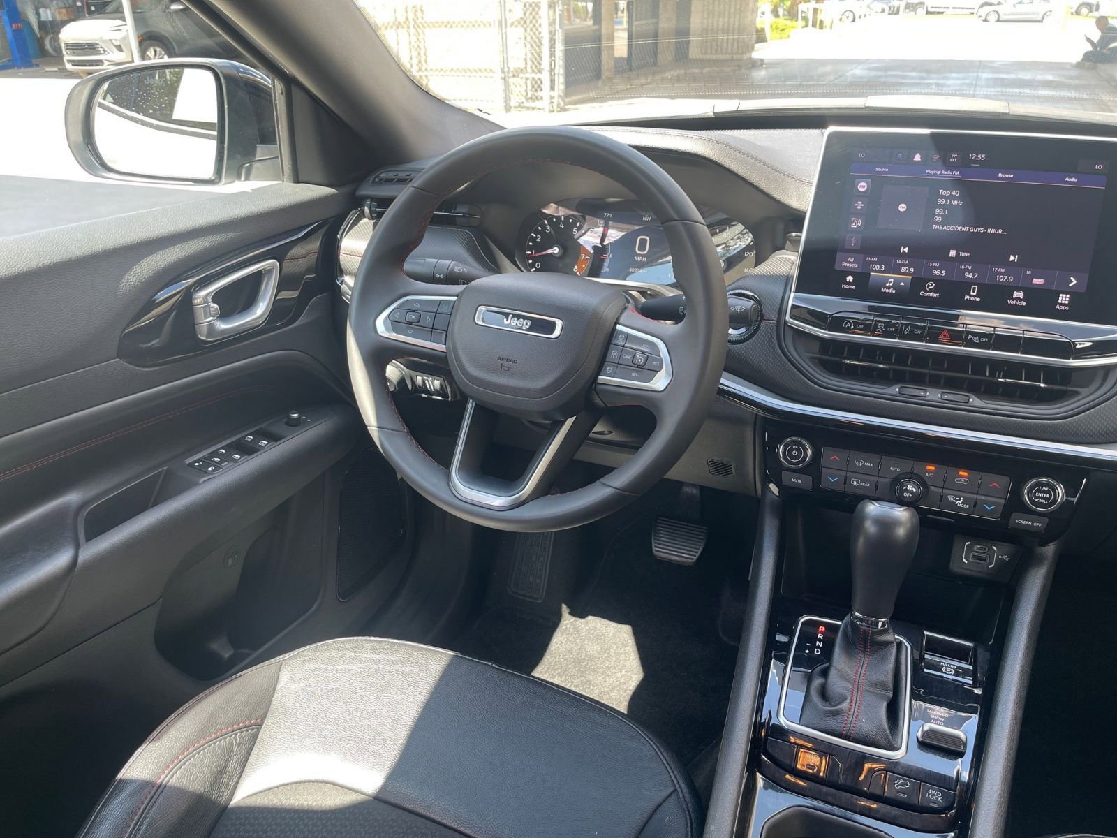 Used 2025 Jeep Compass Trailhawk image 33