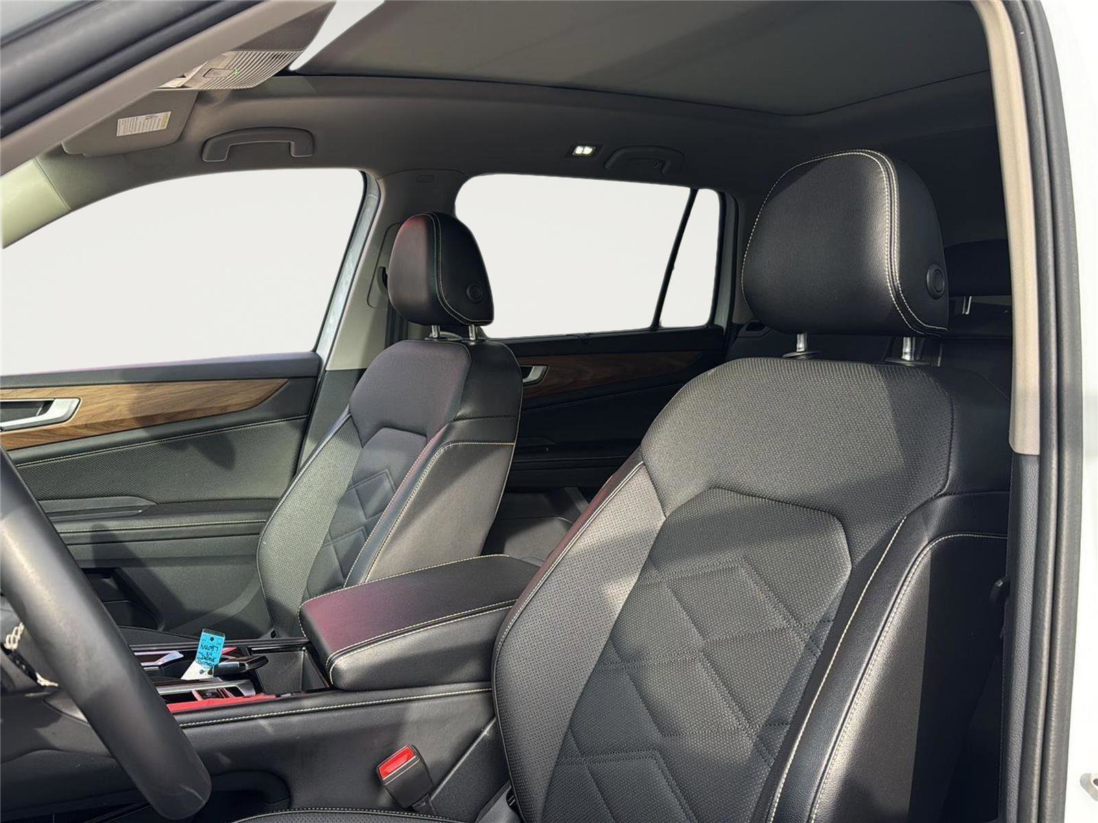 Used 2024 Volkswagen Atlas SE image 16