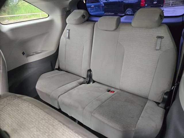 Used 2022 Toyota Sienna LE FWD image 14