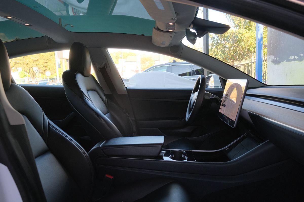 Used 2020 Tesla Model 3 Standard Range RWD image 22