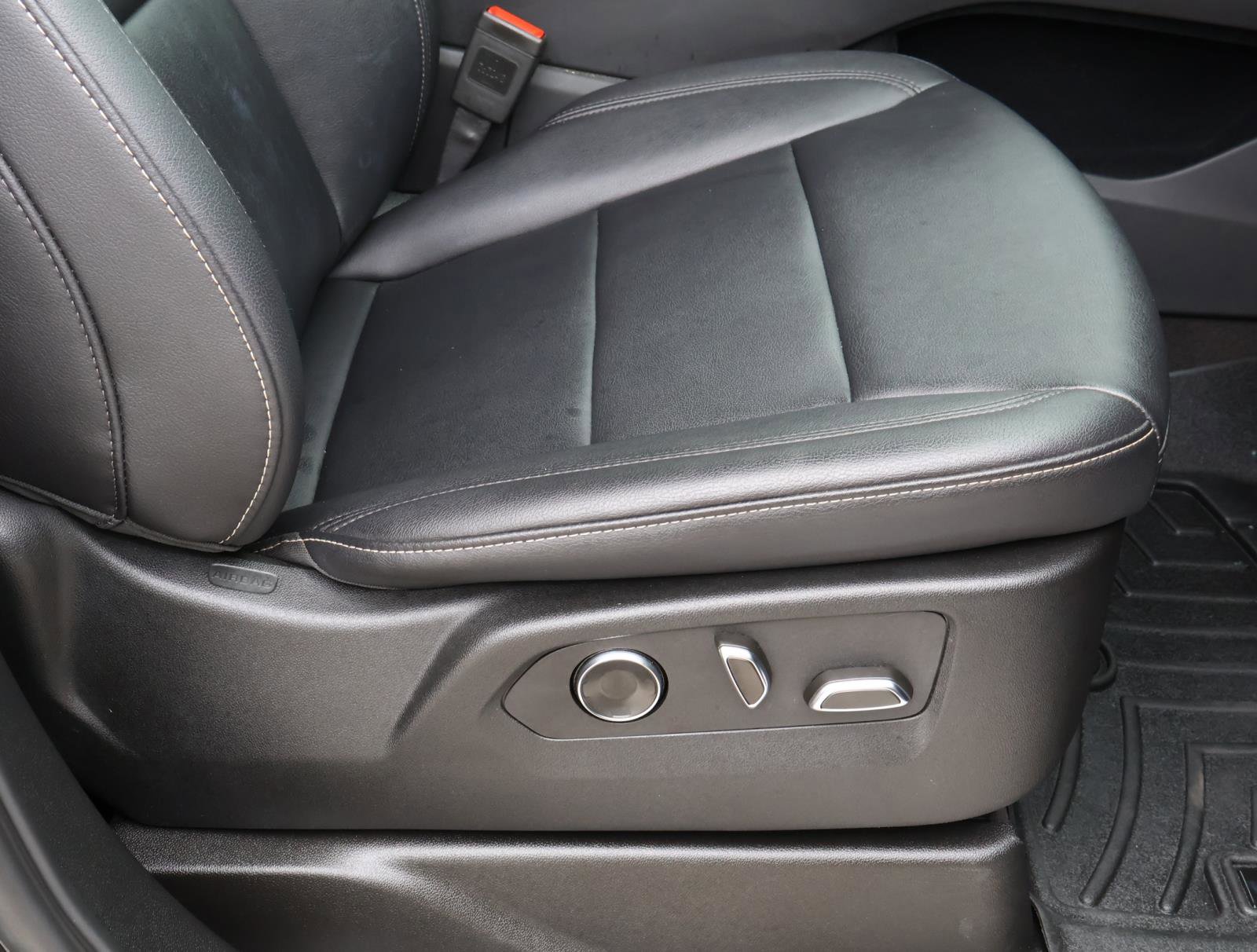 Used 2024 Cadillac Escalade ESV Luxury image 24